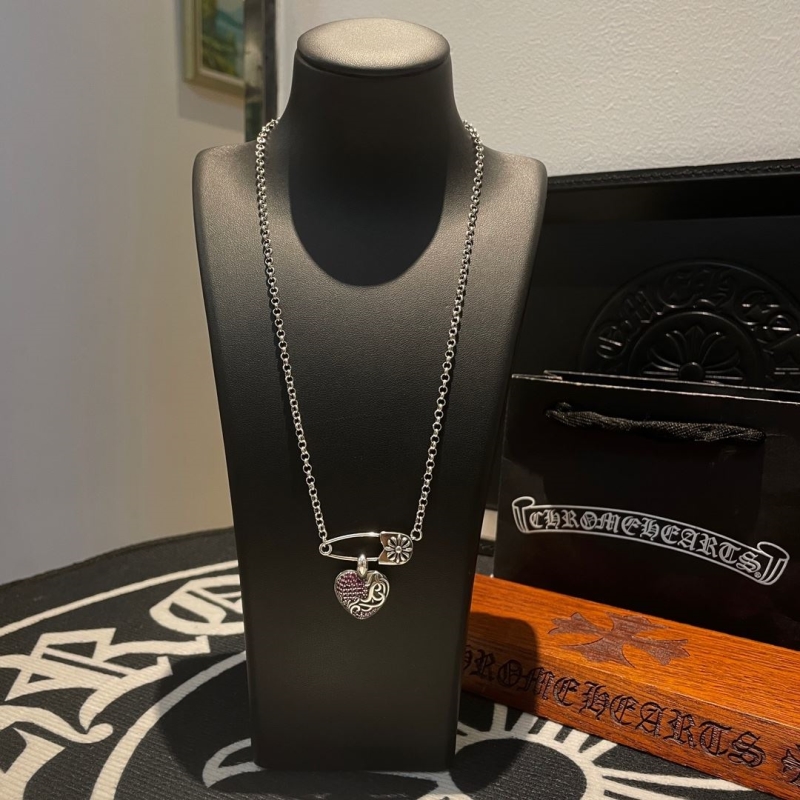 Ch*0me He**ts necklaces